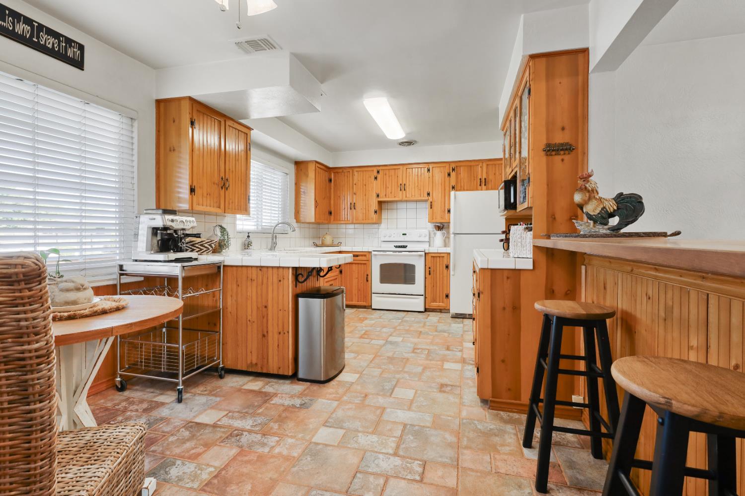 Detail Gallery Image 5 of 36 For 944 S Crescent Ave, Lodi,  CA 95240 - 3 Beds | 1/1 Baths