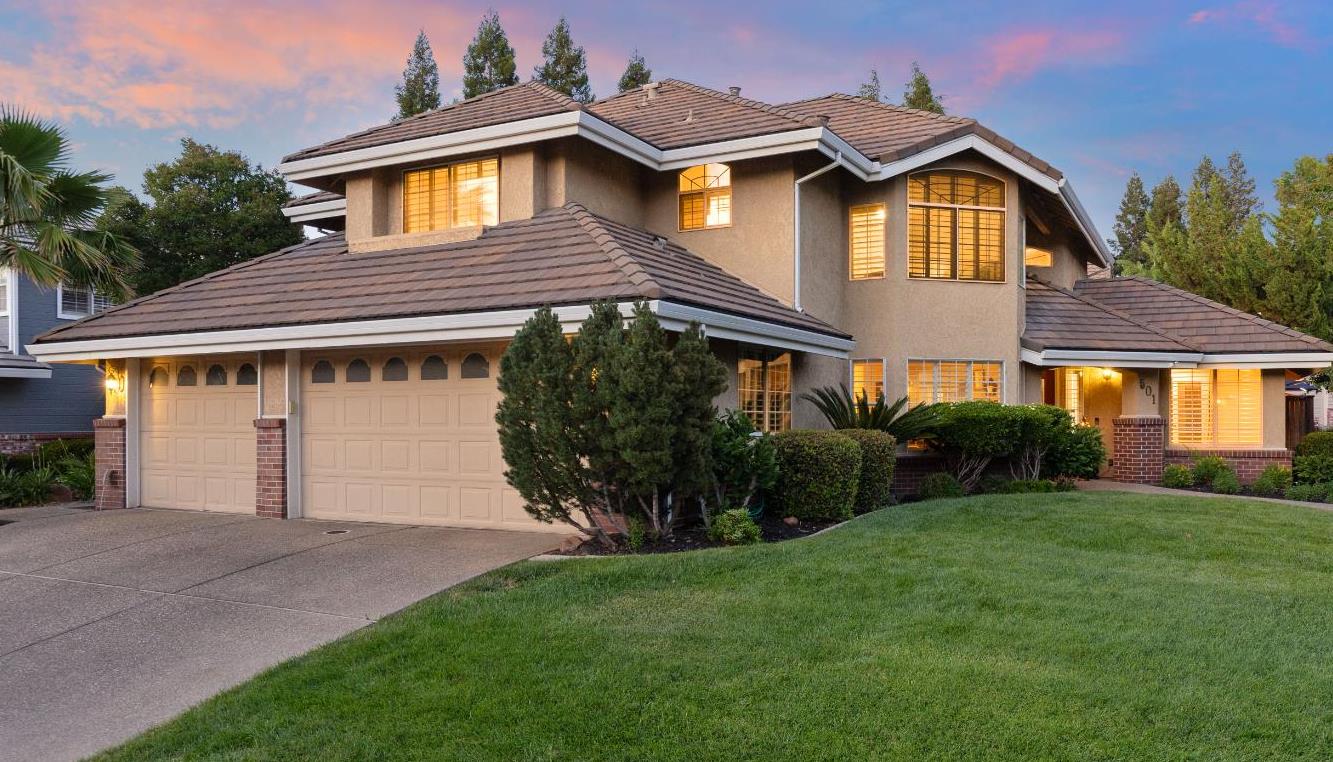 Detail Gallery Image 1 of 35 For 501 Bristol Ct, Roseville,  CA 95661 - 4 Beds | 3 Baths