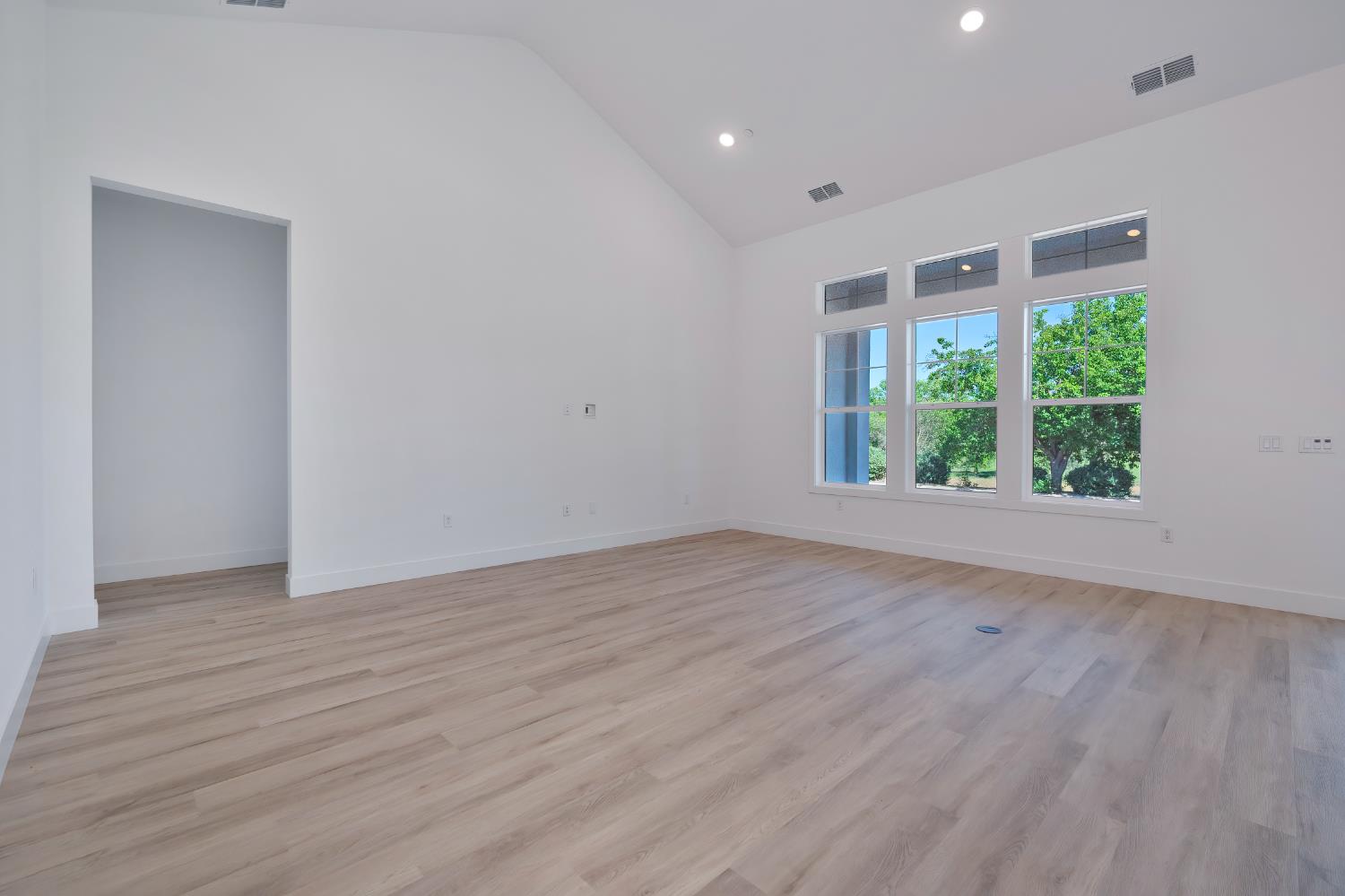 Detail Gallery Image 6 of 39 For 15045 via Sansovino, Sloughhouse,  CA 95683 - 3 Beds | 2 Baths