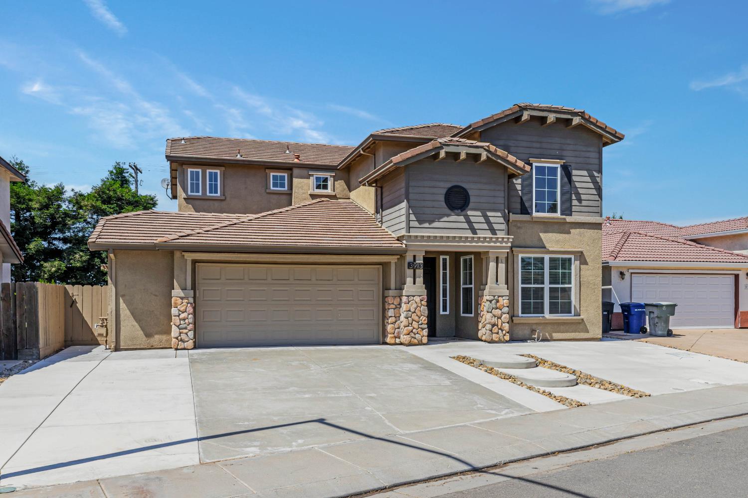 Detail Gallery Image 4 of 64 For 3913 Misty Ln, Modesto,  CA 95355 - 4 Beds | 3 Baths