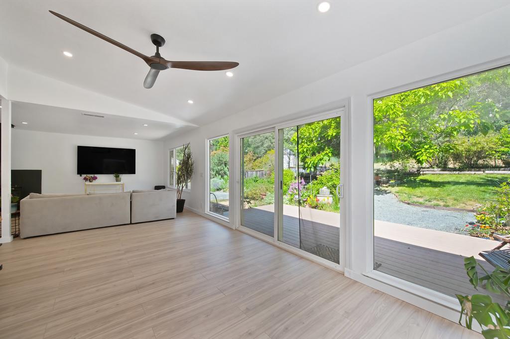 Detail Gallery Image 14 of 68 For 17725 Lake Forest Dr, Penn Valley,  CA 95946 - 3 Beds | 2 Baths