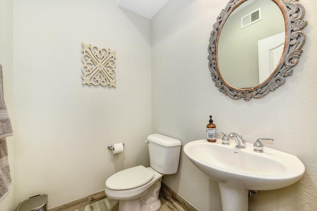 Detail Gallery Image 14 of 38 For 390 Caravaggio Way, Sacramento,  CA 95835 - 3 Beds | 2/1 Baths
