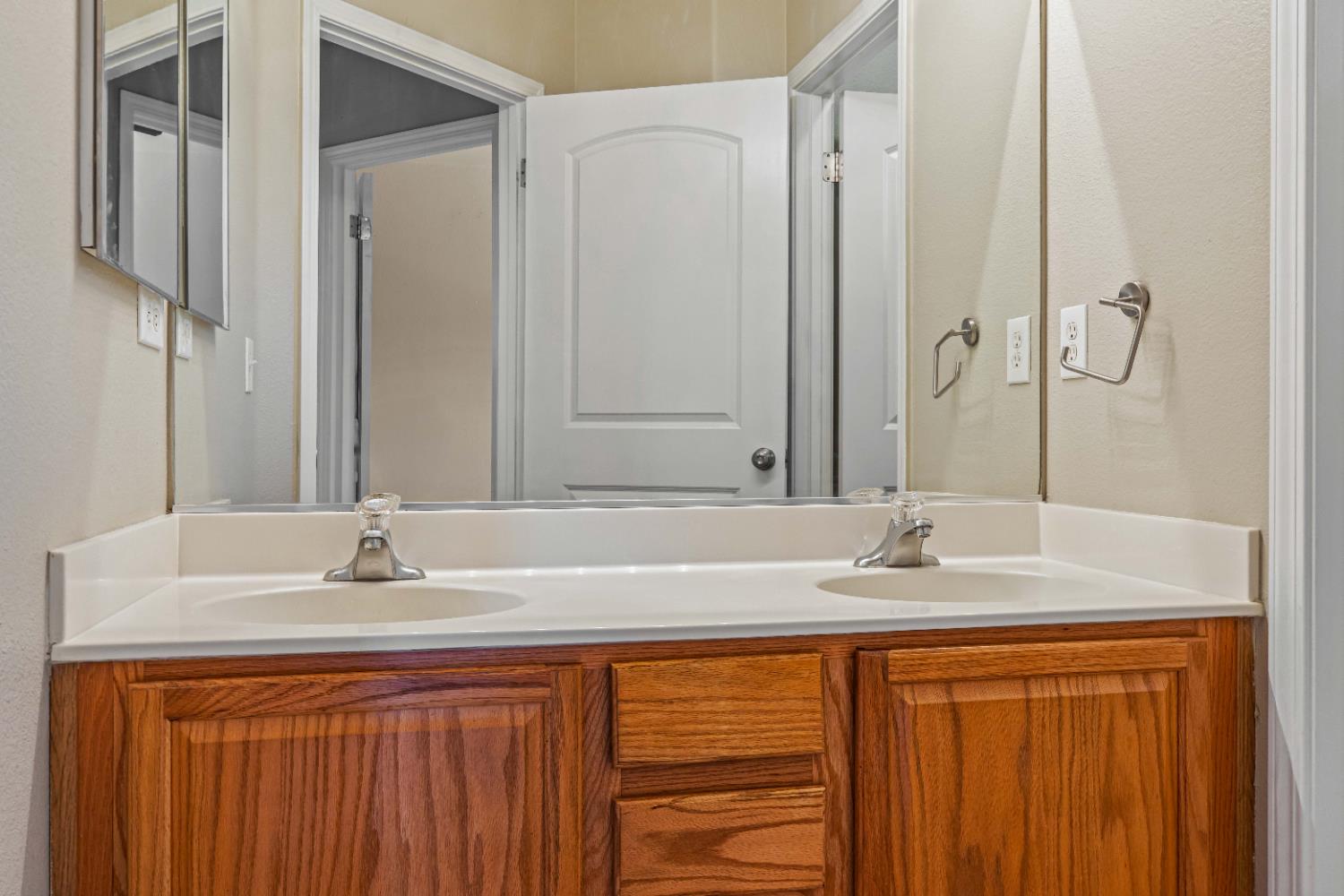 Detail Gallery Image 42 of 64 For 3913 Misty Ln, Modesto,  CA 95355 - 4 Beds | 3 Baths
