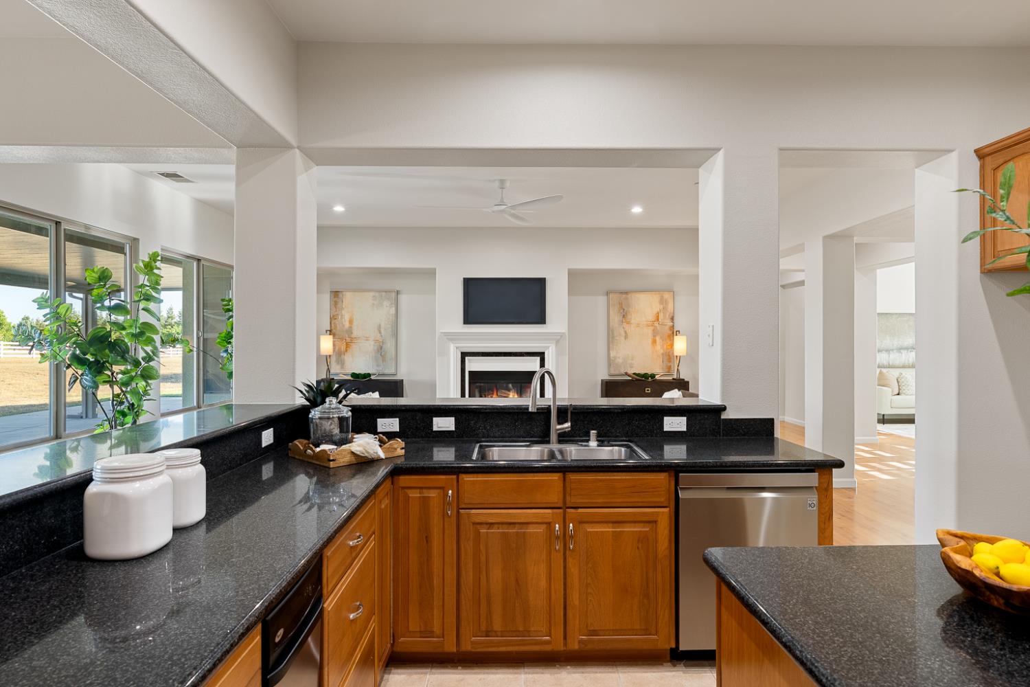 Detail Gallery Image 27 of 90 For 9461 Crossrail Dr, Wilton,  CA 95693 - 5 Beds | 3 Baths