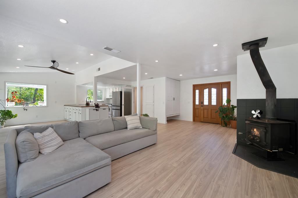 Detail Gallery Image 10 of 68 For 17725 Lake Forest Dr, Penn Valley,  CA 95946 - 3 Beds | 2 Baths