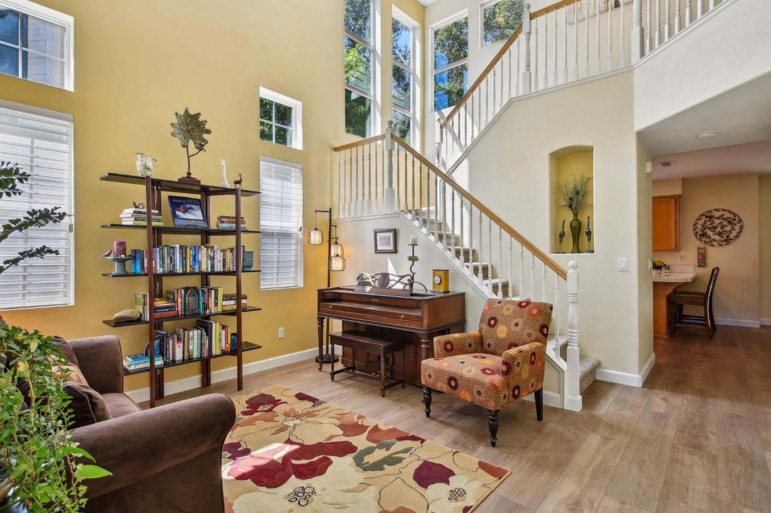 Detail Gallery Image 3 of 53 For 343 Coventry Cir, Folsom,  CA 95630 - 4 Beds | 2/1 Baths