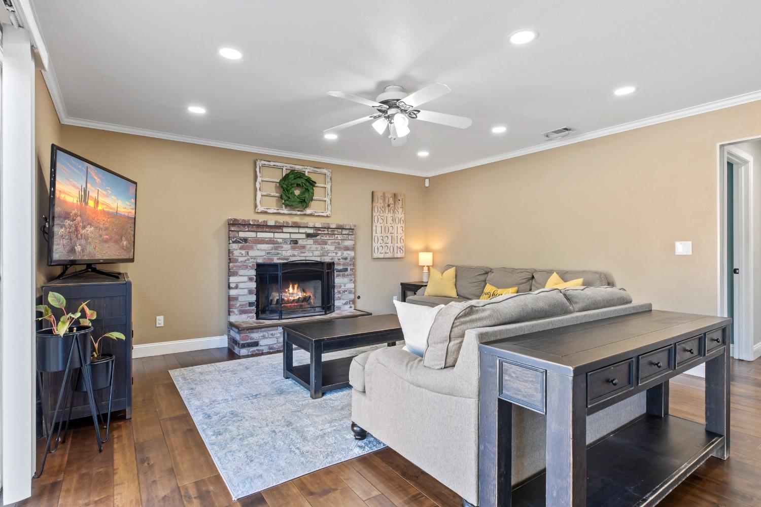 Detail Gallery Image 14 of 38 For 3092 Village Park Ct, Turlock,  CA 95382 - 4 Beds | 2/1 Baths