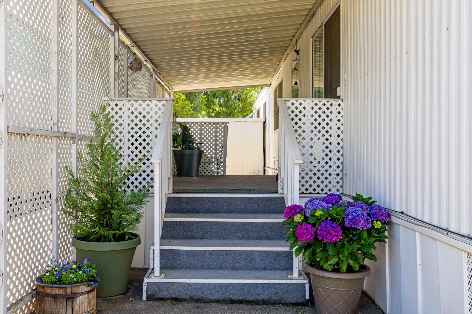 Detail Gallery Image 2 of 27 For 2540 Grass Valley Hwy 105, Auburn,  CA 95603 - 2 Beds | 1 Baths