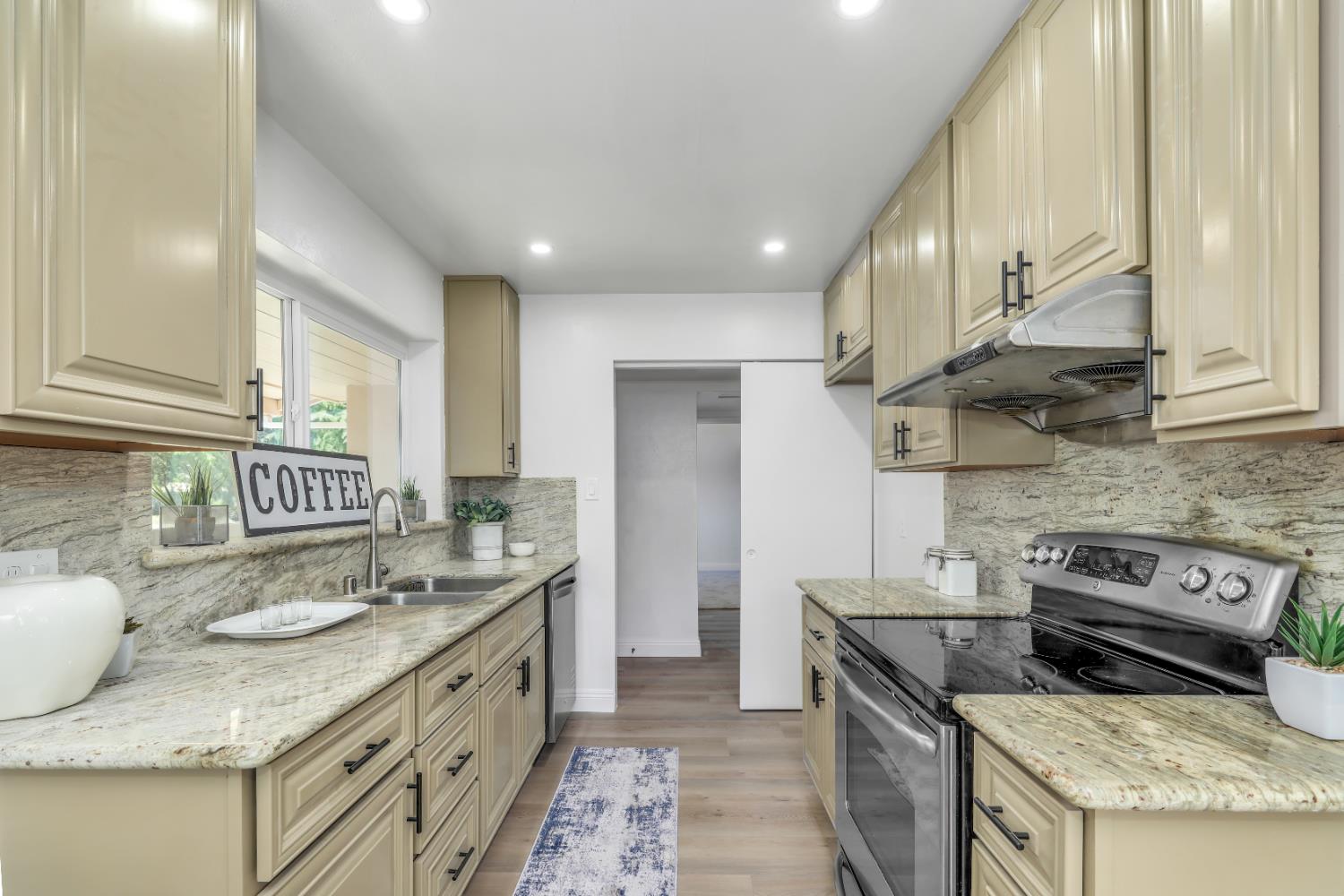 Detail Gallery Image 7 of 40 For 5705 Rickey Drive, Sacramento,  CA 95822 - 3 Beds | 2 Baths