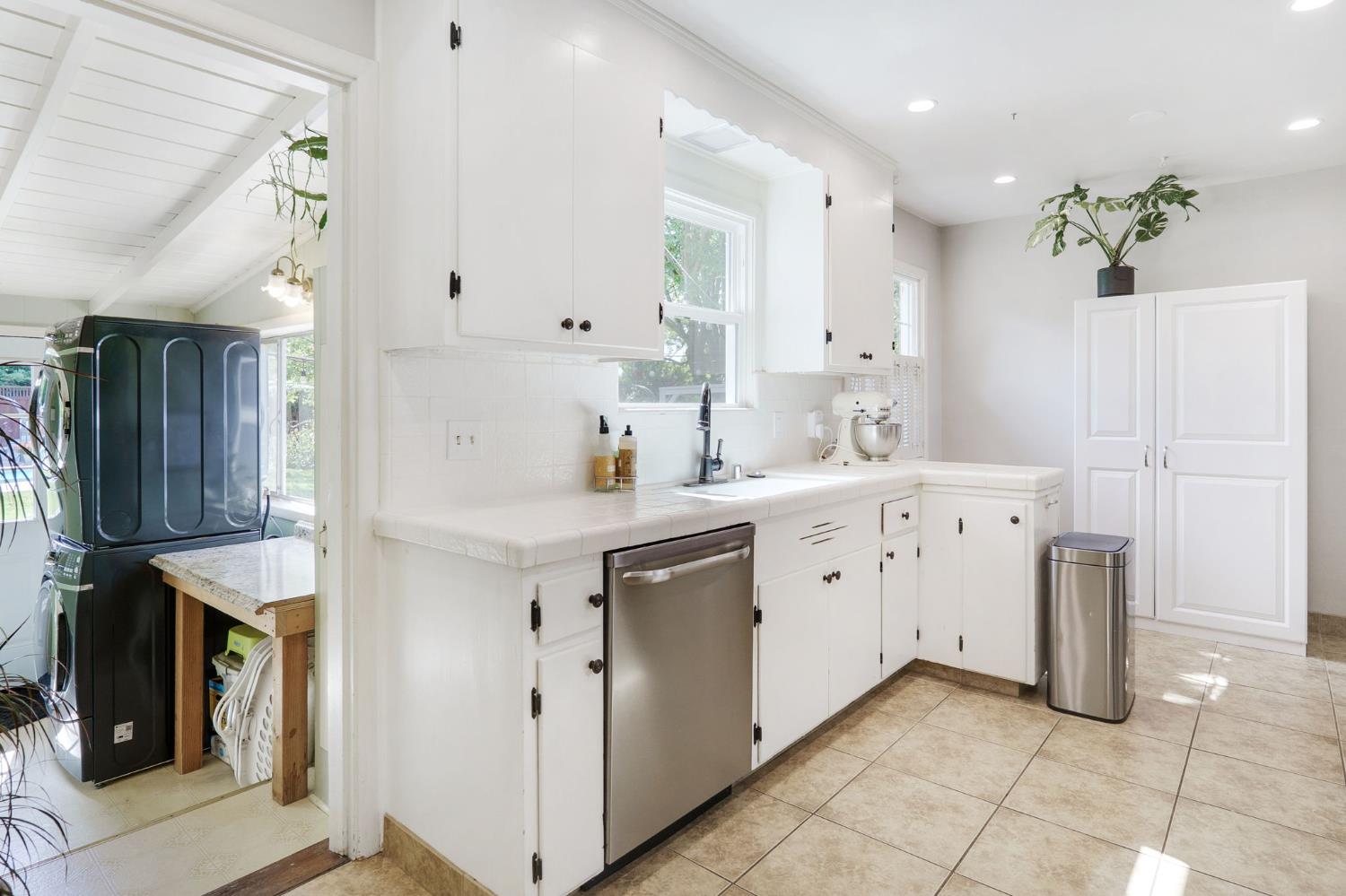 Detail Gallery Image 10 of 32 For 911 West St, Woodland,  CA 95695 - 3 Beds | 1 Baths
