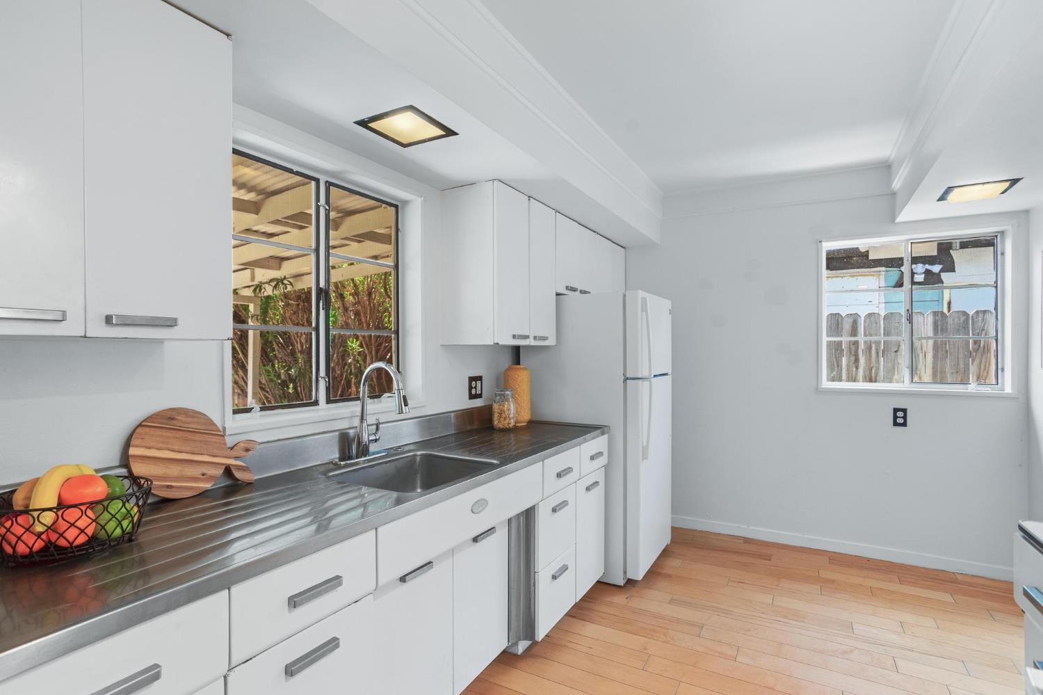 Detail Gallery Image 7 of 26 For 2320 Barcelona Way, Sacramento,  CA 95825 - 3 Beds | 3 Baths