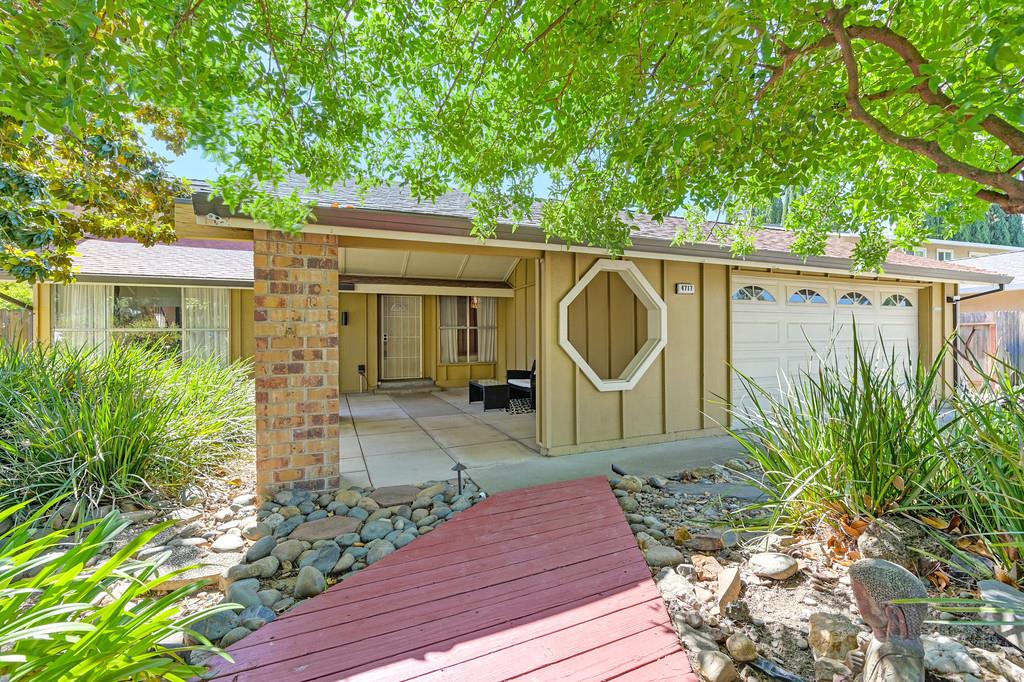 Detail Gallery Image 1 of 40 For 4717 Selkirk Way, Fair Oaks,  CA 95628 - 4 Beds | 2 Baths
