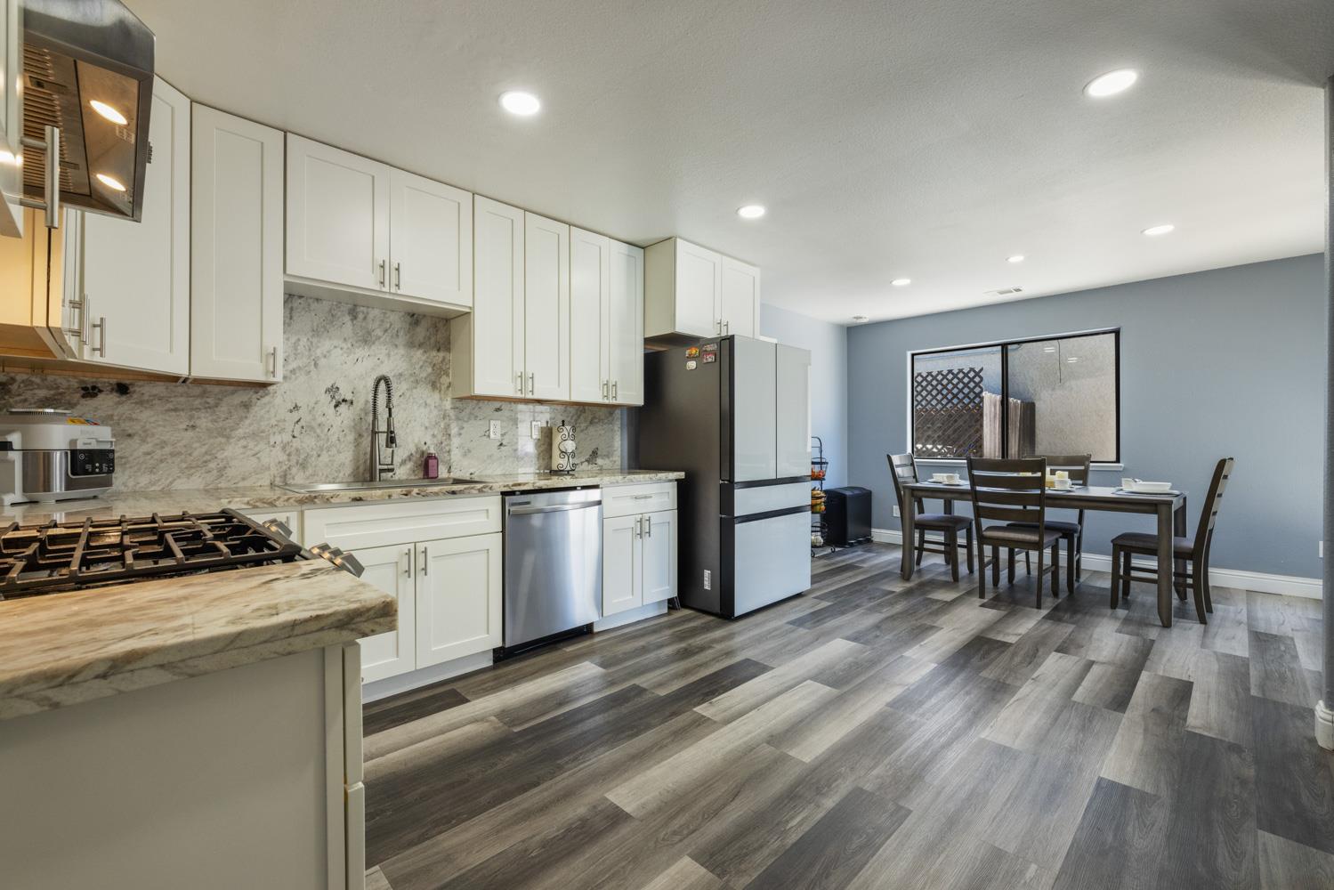 Detail Gallery Image 9 of 44 For 1184 Wood Duck Ct, Manteca,  CA 95337 - 4 Beds | 3 Baths