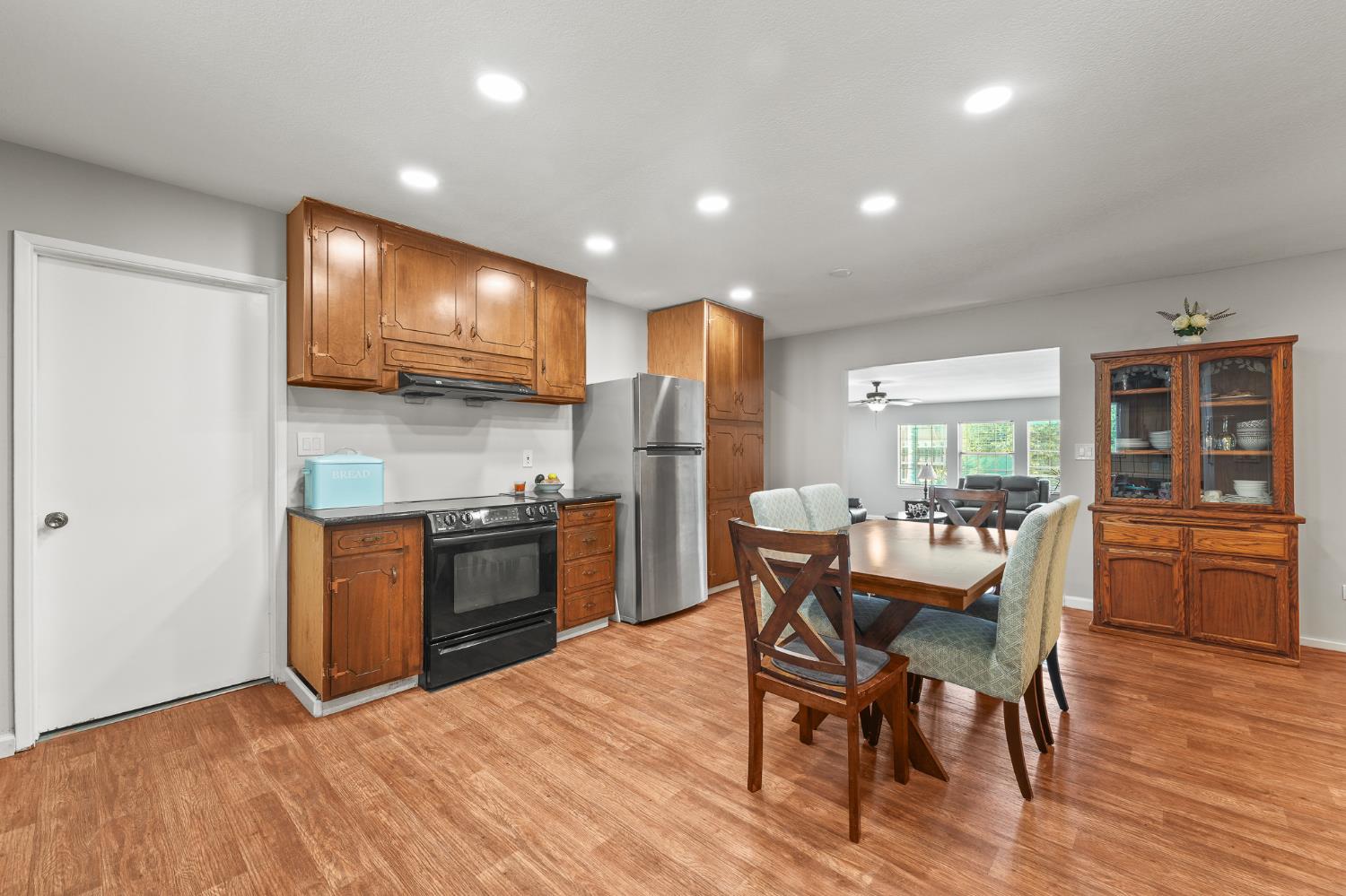 Detail Gallery Image 11 of 41 For 1425 Rosemead Ct, Modesto,  CA 95350 - 3 Beds | 2 Baths