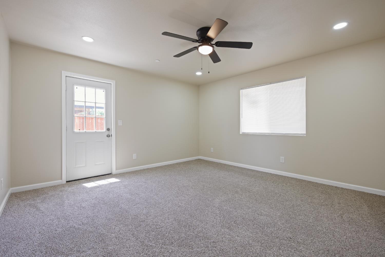 Detail Gallery Image 13 of 46 For 2432 E Willow St a & B,  Stockton,  CA 95205 - 4 Beds | 2 Baths