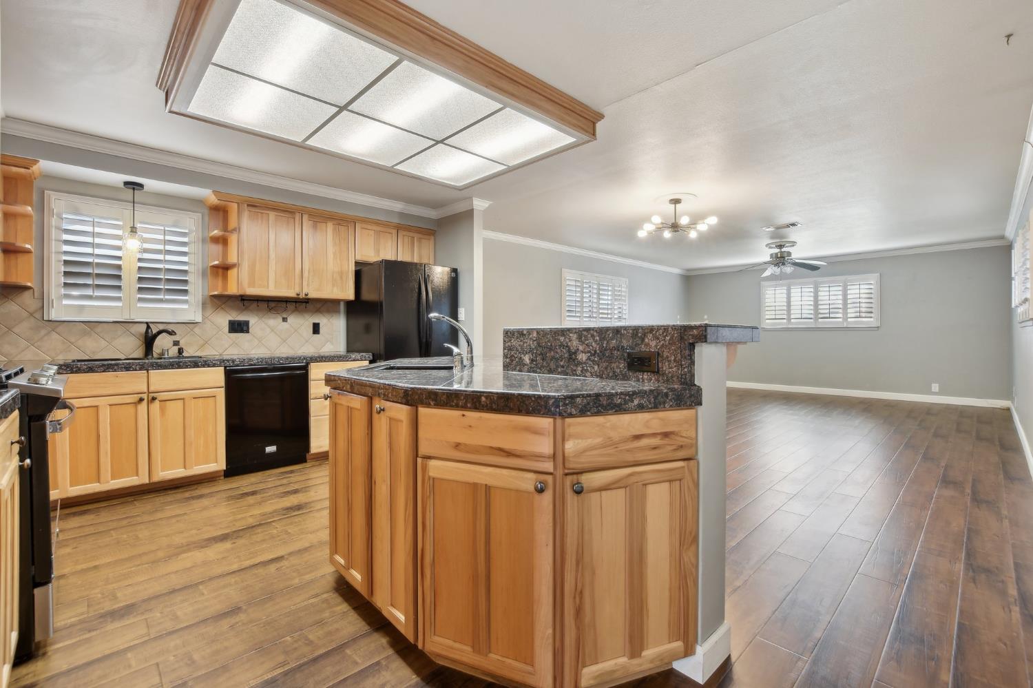 Detail Gallery Image 11 of 31 For 2408 El Lujo Way, Rancho Cordova,  CA 95670 - 3 Beds | 2 Baths