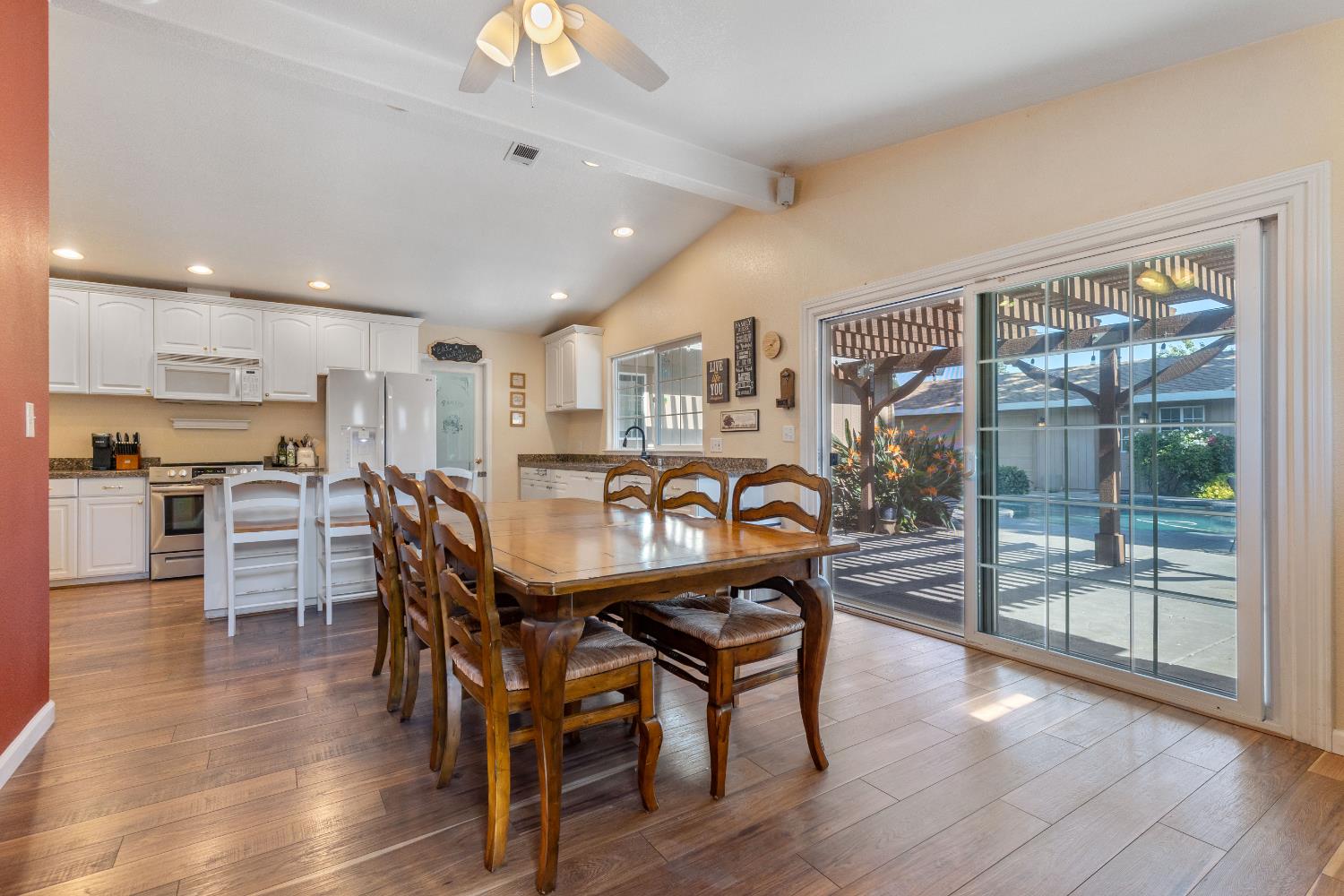 Detail Gallery Image 11 of 31 For 5001 Boyd Dr, Carmichael,  CA 95608 - 3 Beds | 2 Baths