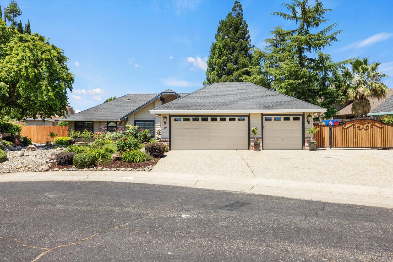 Detail Gallery Image 2 of 72 For 503 Hogan Ct, Roseville,  CA 95678 - 4 Beds | 3 Baths