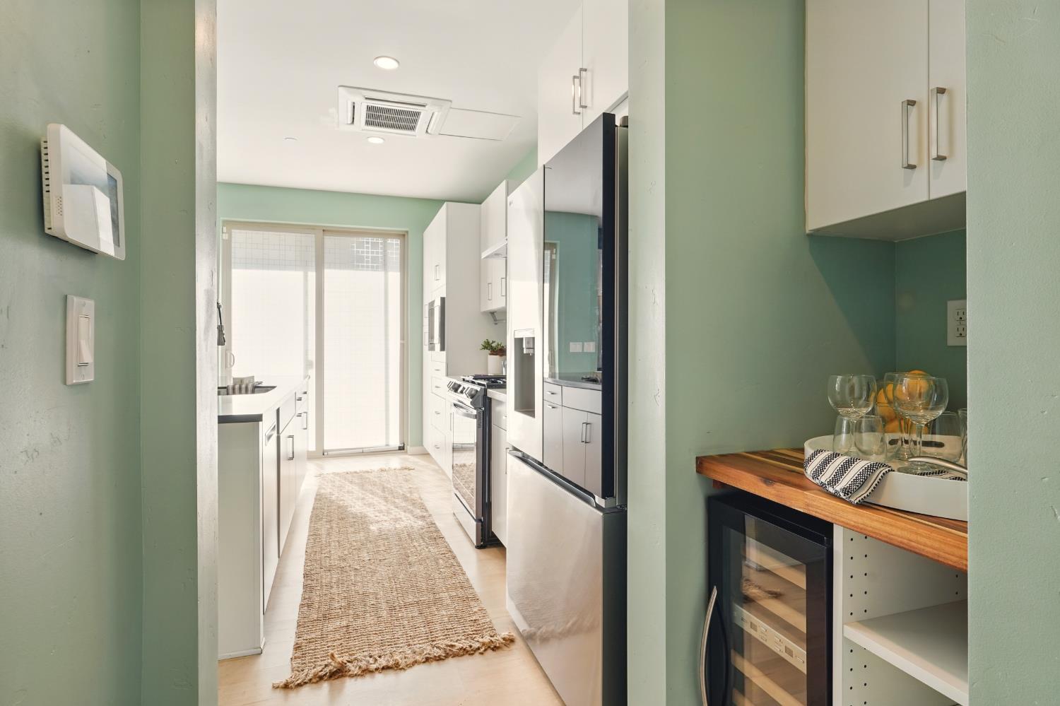 Detail Gallery Image 14 of 25 For 2601 Cleat Ln, Sacramento,  CA 95818 - 2 Beds | 2/1 Baths