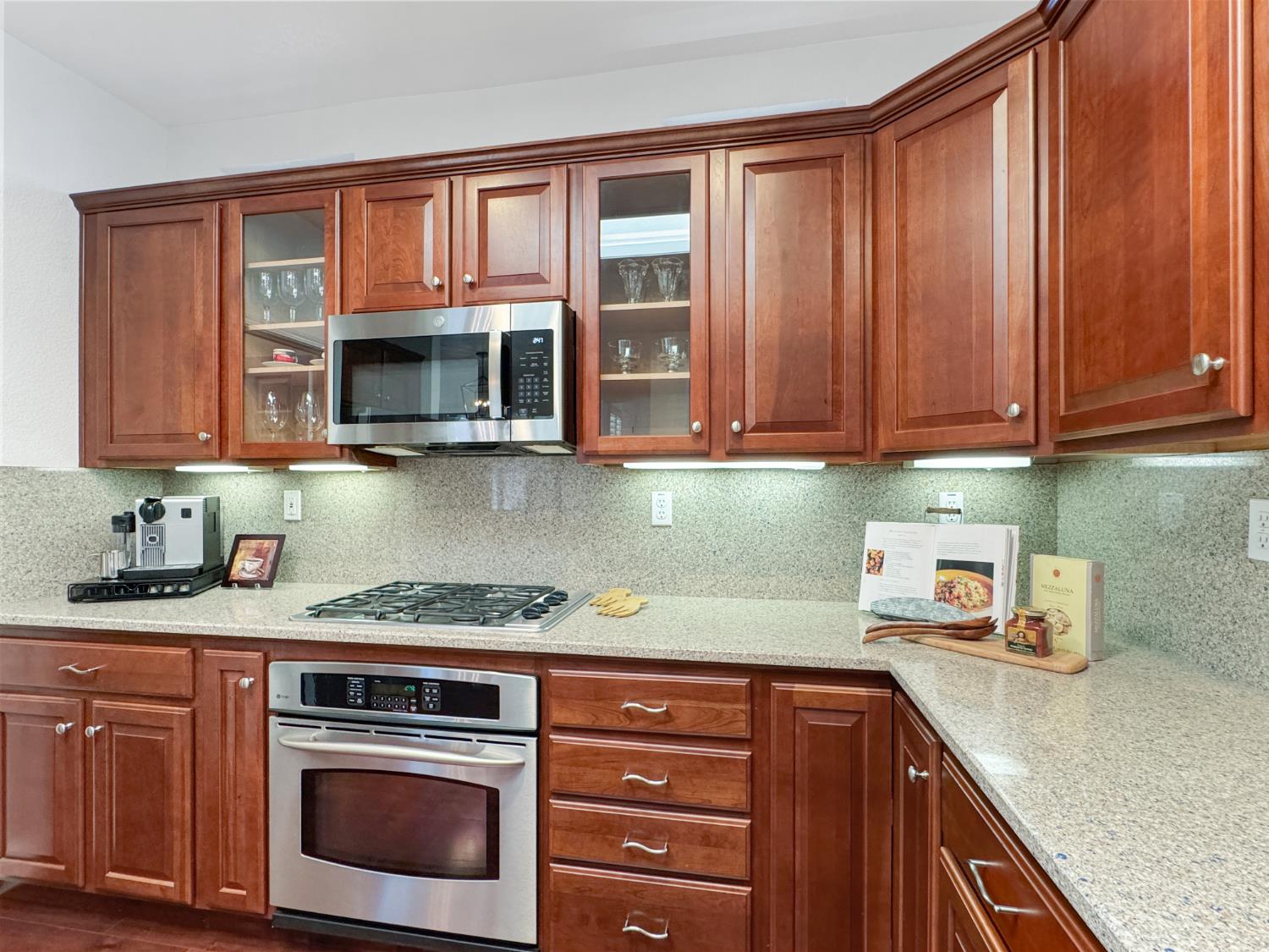 Detail Gallery Image 21 of 42 For 2052 Stonecrest Ln, Lincoln,  CA 95648 - 2 Beds | 2 Baths