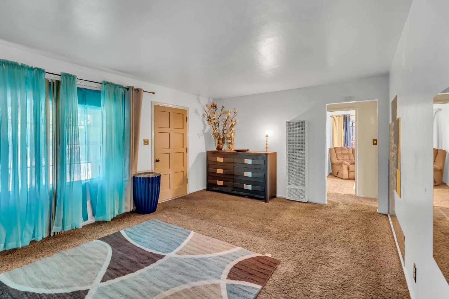 Detail Gallery Image 6 of 29 For 4472 El Cerrito Way, Sacramento,  CA 95820 - 2 Beds | 1 Baths