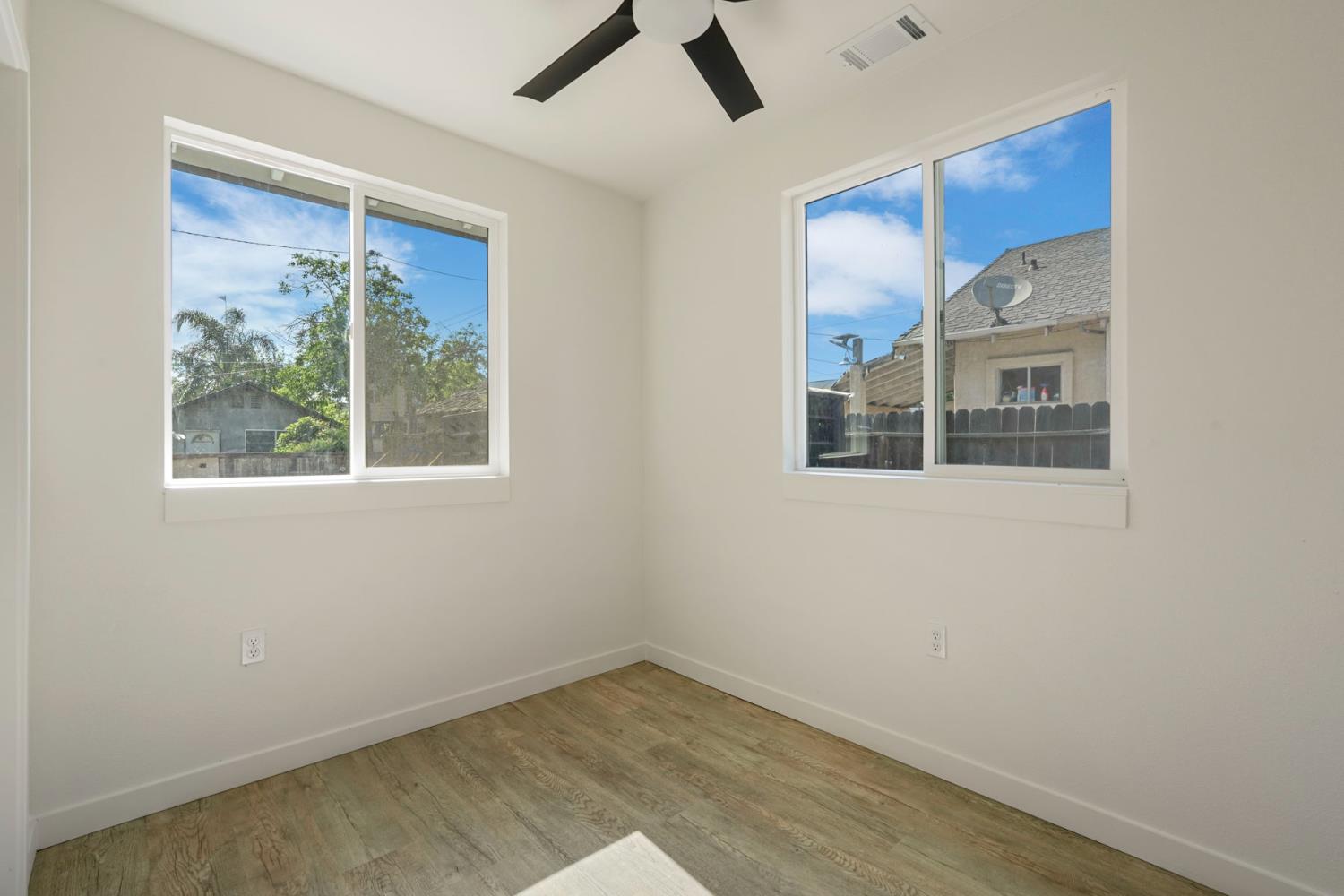 Detail Gallery Image 15 of 33 For 1237 S Commerce St, Stockton,  CA 95206 - 3 Beds | 2 Baths