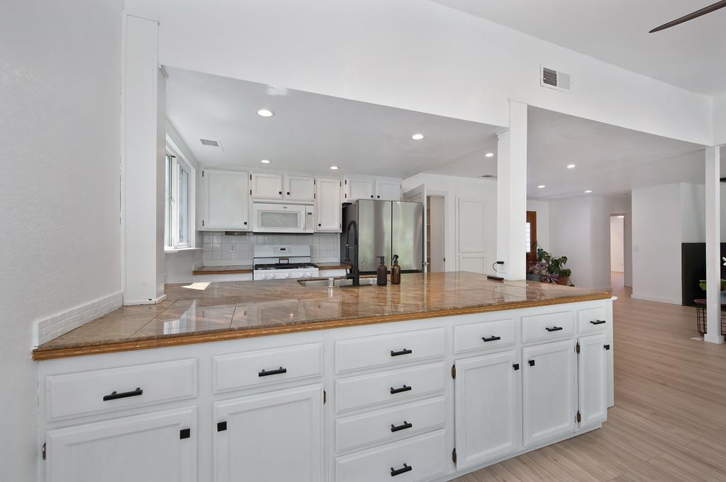 Detail Gallery Image 15 of 68 For 17725 Lake Forest Dr, Penn Valley,  CA 95946 - 3 Beds | 2 Baths