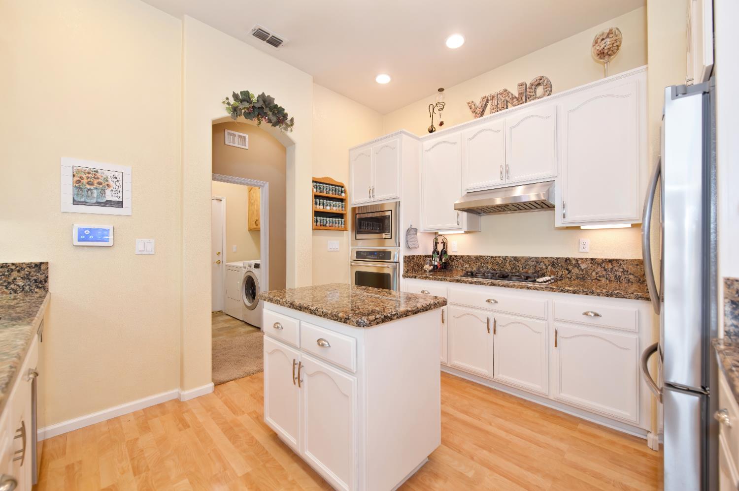 Detail Gallery Image 11 of 40 For 8570 Almond Bluff Ct, Orangevale,  CA 95662 - 3 Beds | 2 Baths