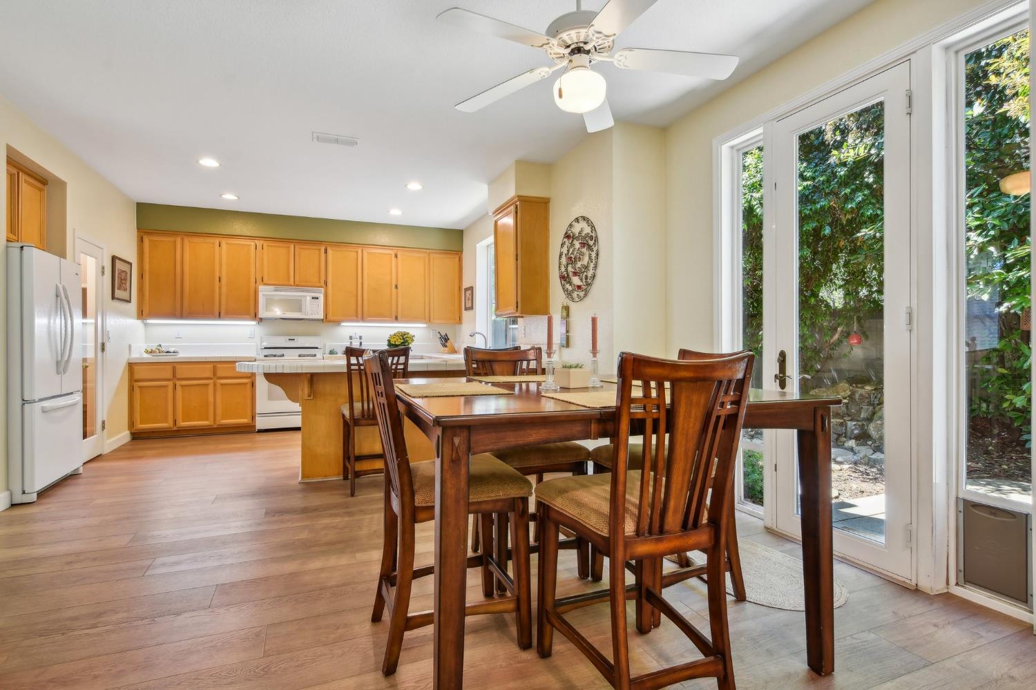 Detail Gallery Image 9 of 53 For 343 Coventry Cir, Folsom,  CA 95630 - 4 Beds | 2/1 Baths