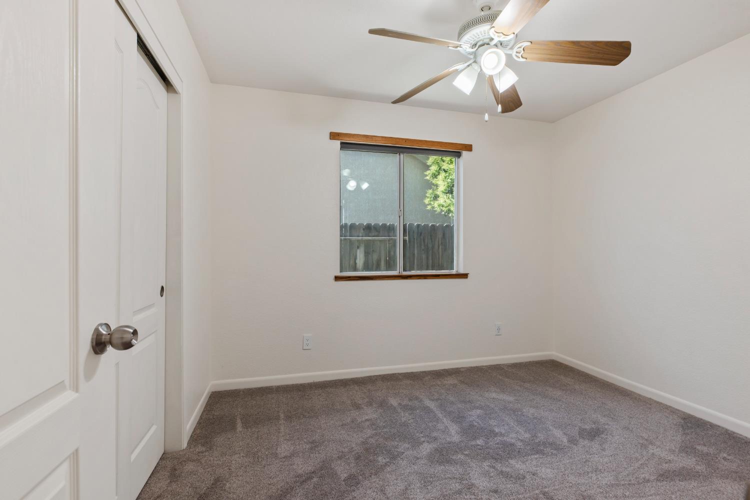 Detail Gallery Image 8 of 34 For 735 Woodbury Ct, Los Banos,  CA 93635 - 4 Beds | 2 Baths