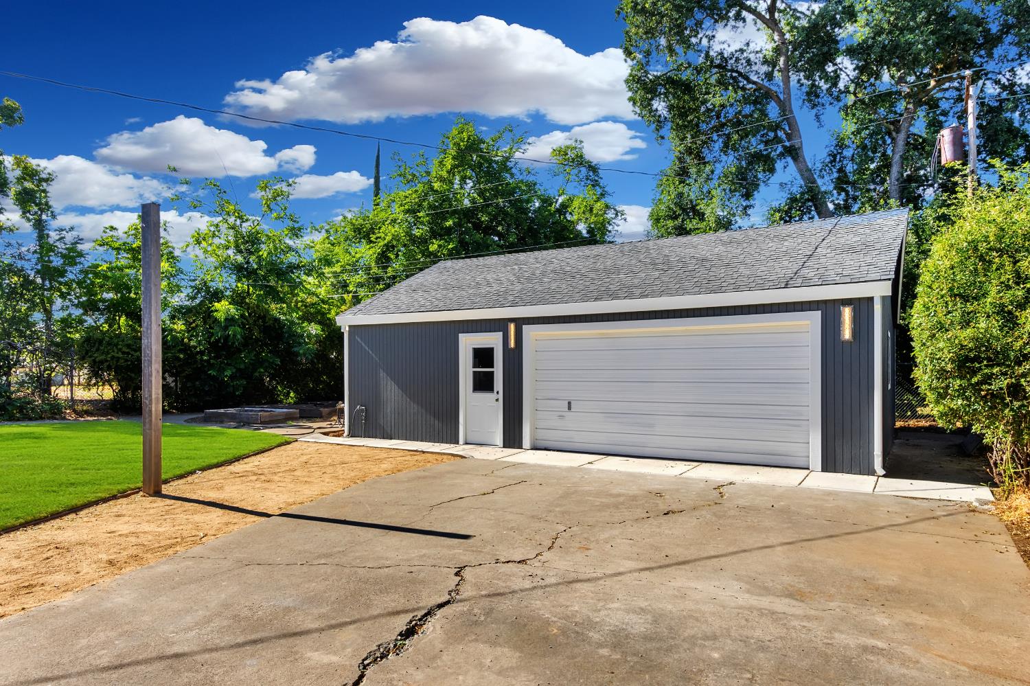 Detail Gallery Image 4 of 65 For 4937 Donovan Dr, Carmichael,  CA 95608 - 3 Beds | 2 Baths