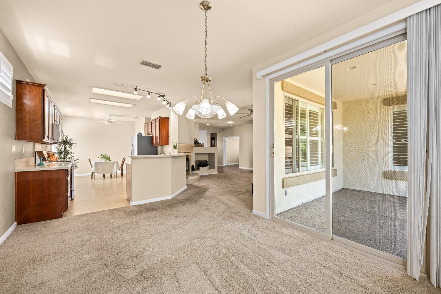 Detail Gallery Image 4 of 40 For 1018 Stone Pine Ln, Lincoln,  CA 95648 - 2 Beds | 2 Baths