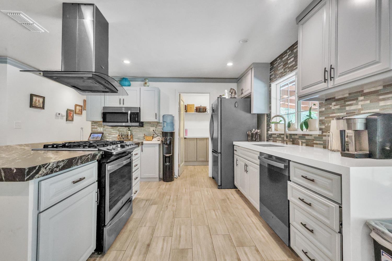 Detail Gallery Image 35 of 66 For 8033 Sunrise Blvd, Citrus Heights,  CA 95610 - 4 Beds | 3 Baths