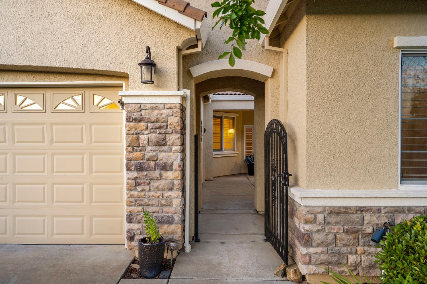 Detail Gallery Image 5 of 53 For 7473 Grassy Creek Way, El Dorado Hills,  CA 95762 - 2 Beds | 2/1 Baths