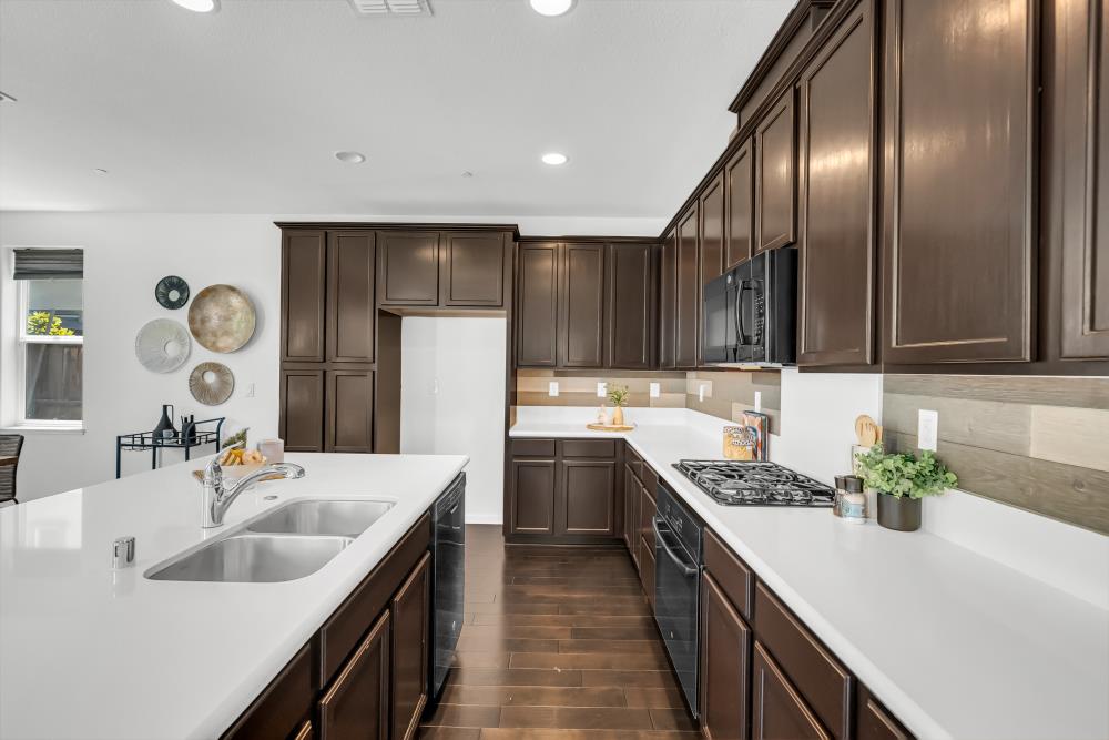 Detail Gallery Image 16 of 56 For 8373 Bronx Way, Sacramento,  CA 95829 - 3 Beds | 2/1 Baths