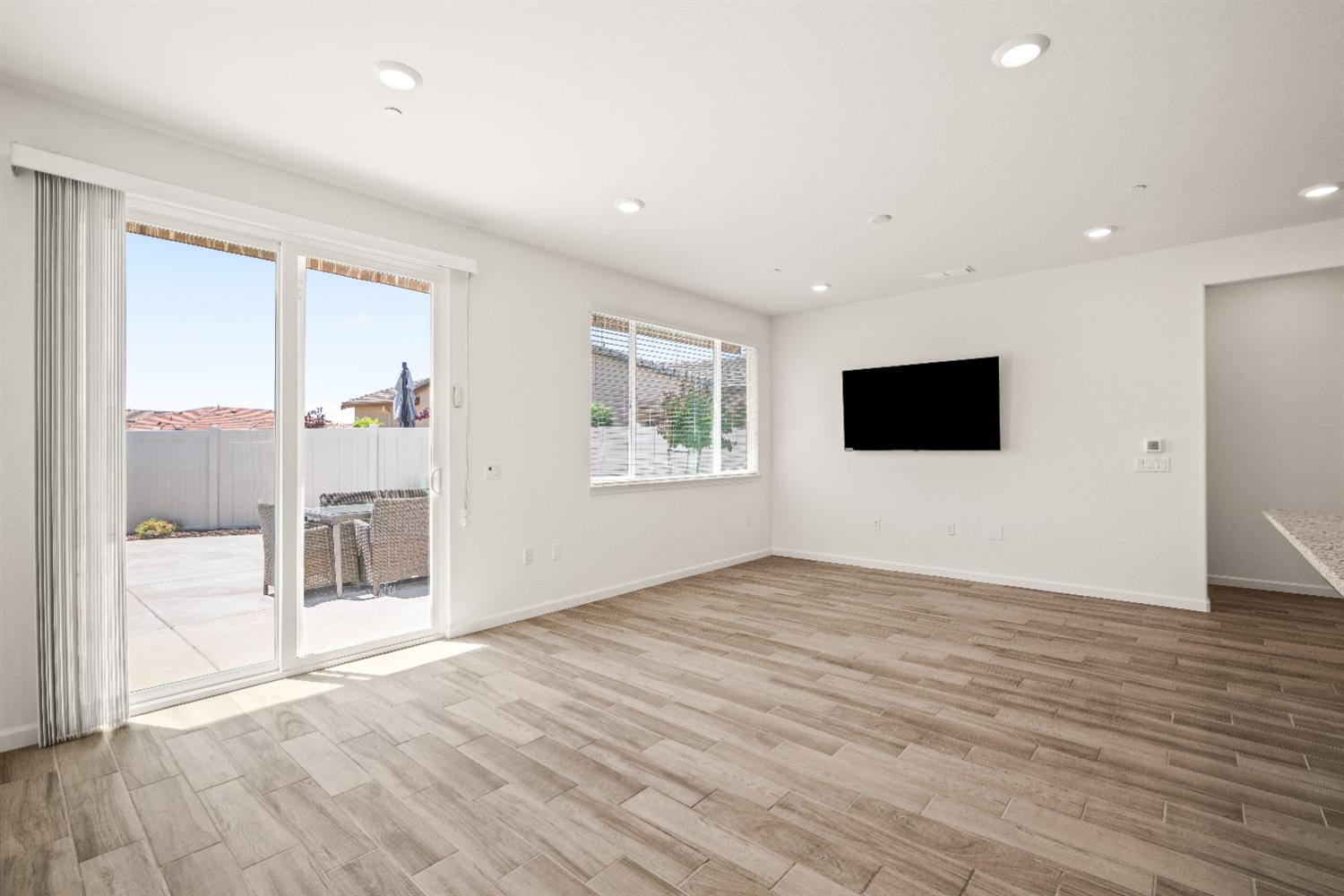 Detail Gallery Image 11 of 43 For 8924 El Cielo Ln, El Dorado Hills,  CA 95762 - 2 Beds | 2 Baths