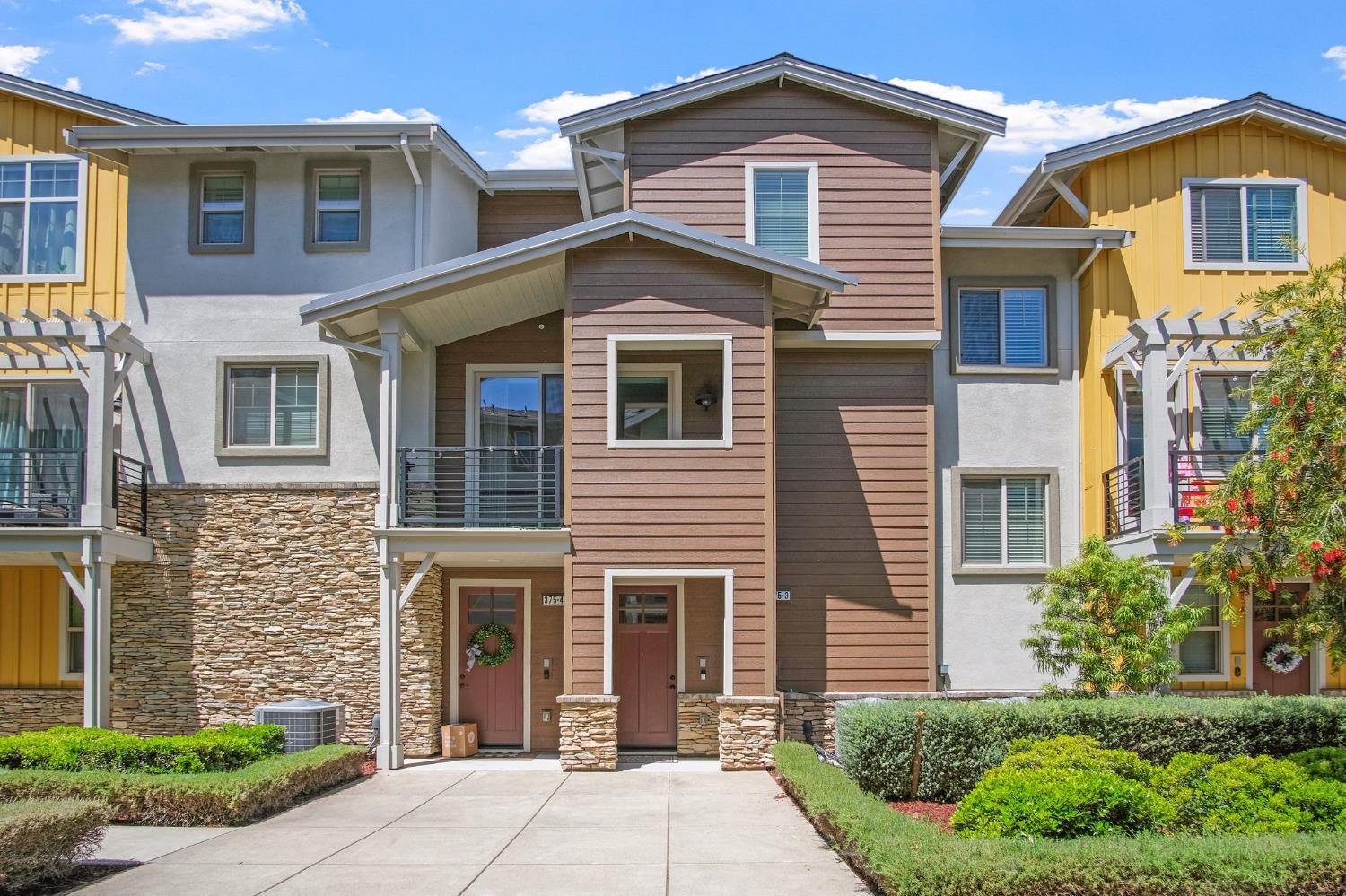 Detail Gallery Image 1 of 33 For 375 Basswood #3,  Livermore,  CA 94551 - 2 Beds | 2/1 Baths
