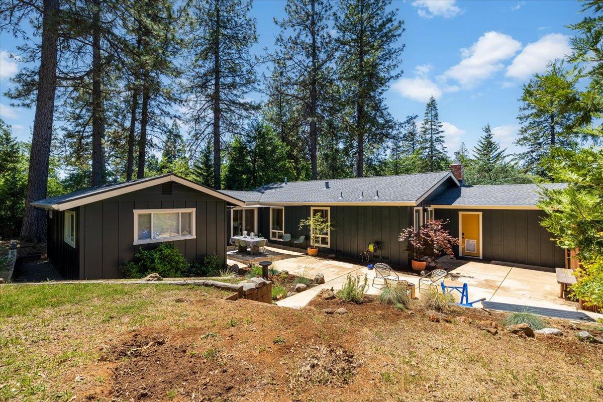 Detail Gallery Image 2 of 41 For 13409 Evergreen Dr, Nevada City,  CA 95959 - 3 Beds | 3 Baths