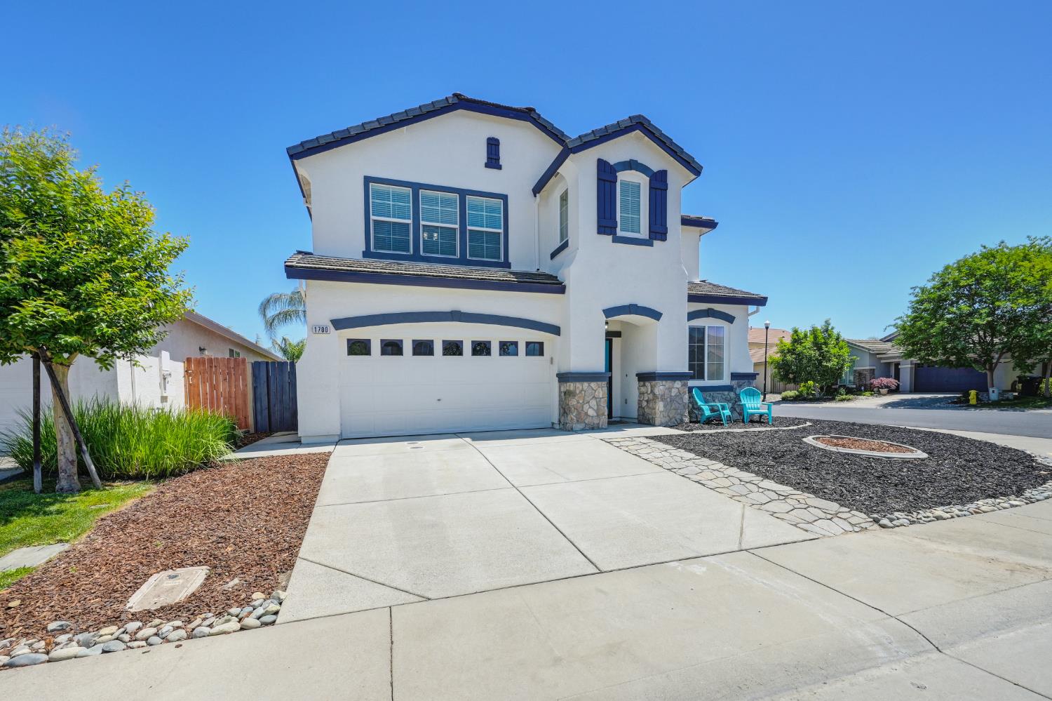Detail Gallery Image 3 of 52 For 1700 Adrienne Dr, Roseville,  CA 95747 - 4 Beds | 3 Baths