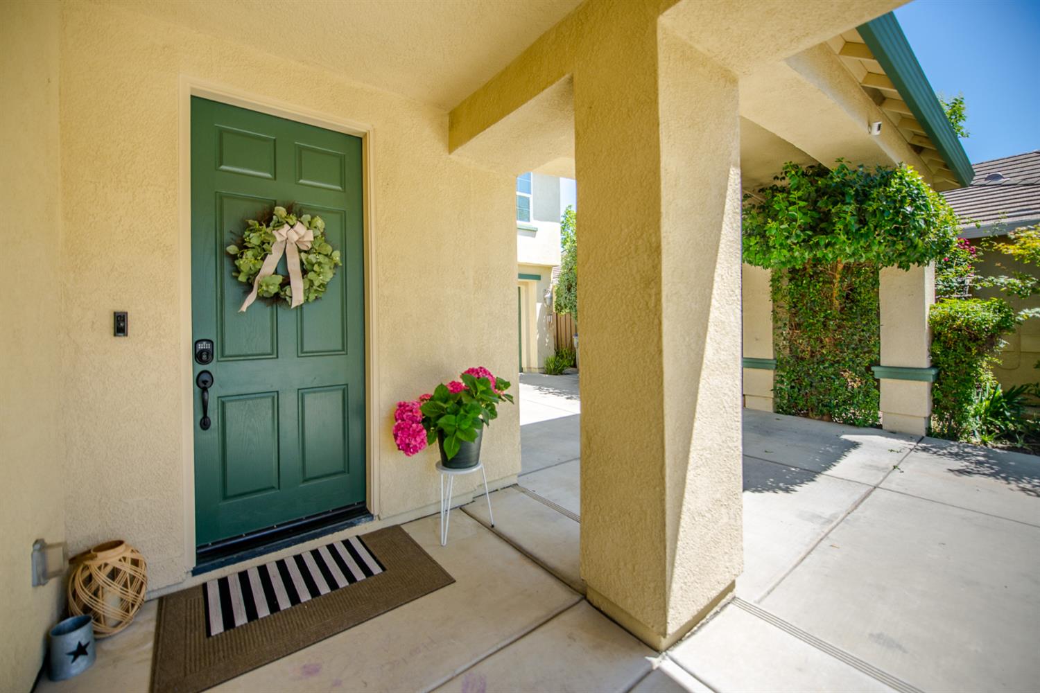 Detail Gallery Image 4 of 38 For 2363 Ackley Pl, Woodland,  CA 95776 - 5 Beds | 4 Baths