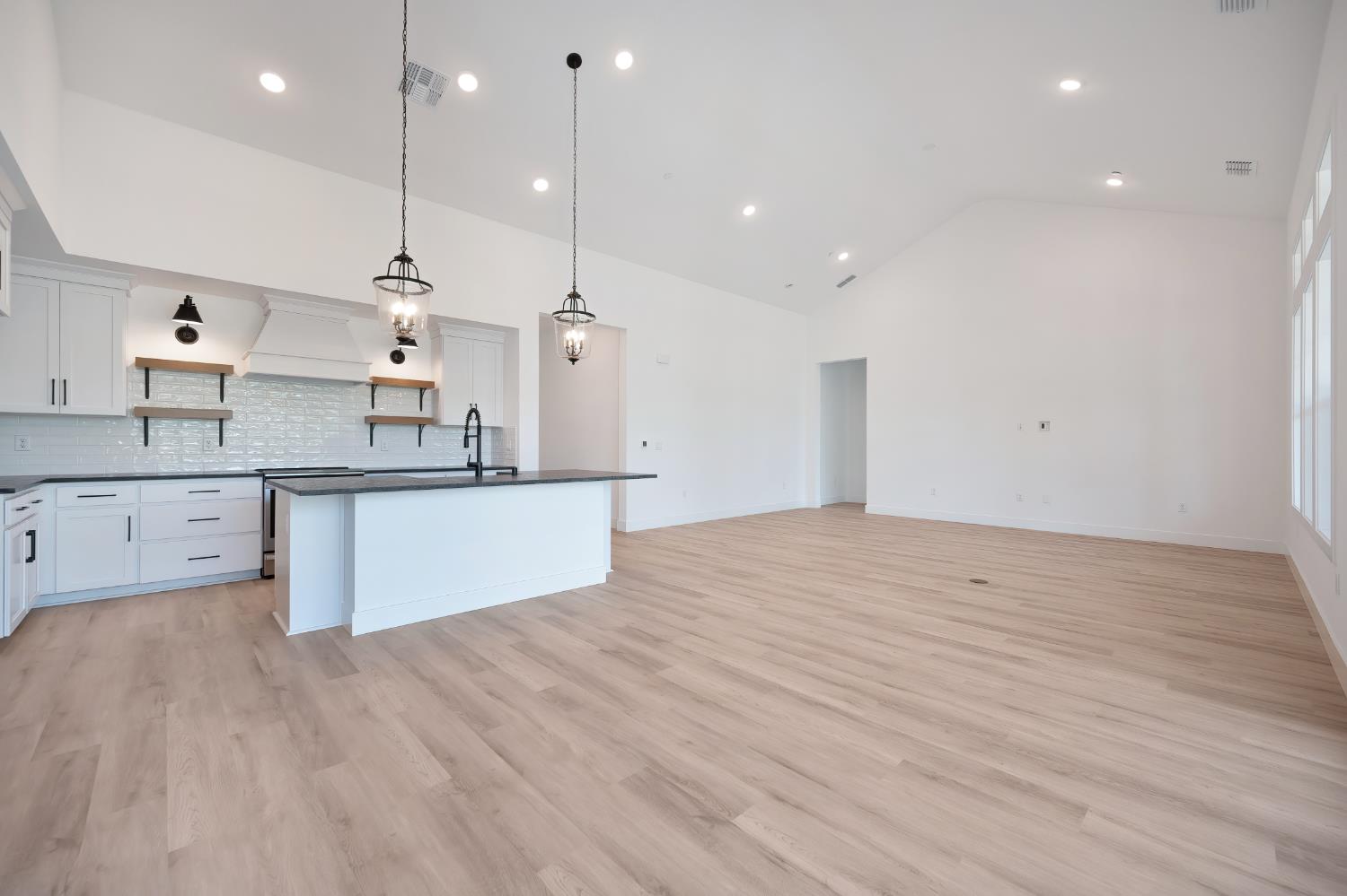 Detail Gallery Image 11 of 39 For 15045 via Sansovino, Sloughhouse,  CA 95683 - 3 Beds | 2 Baths