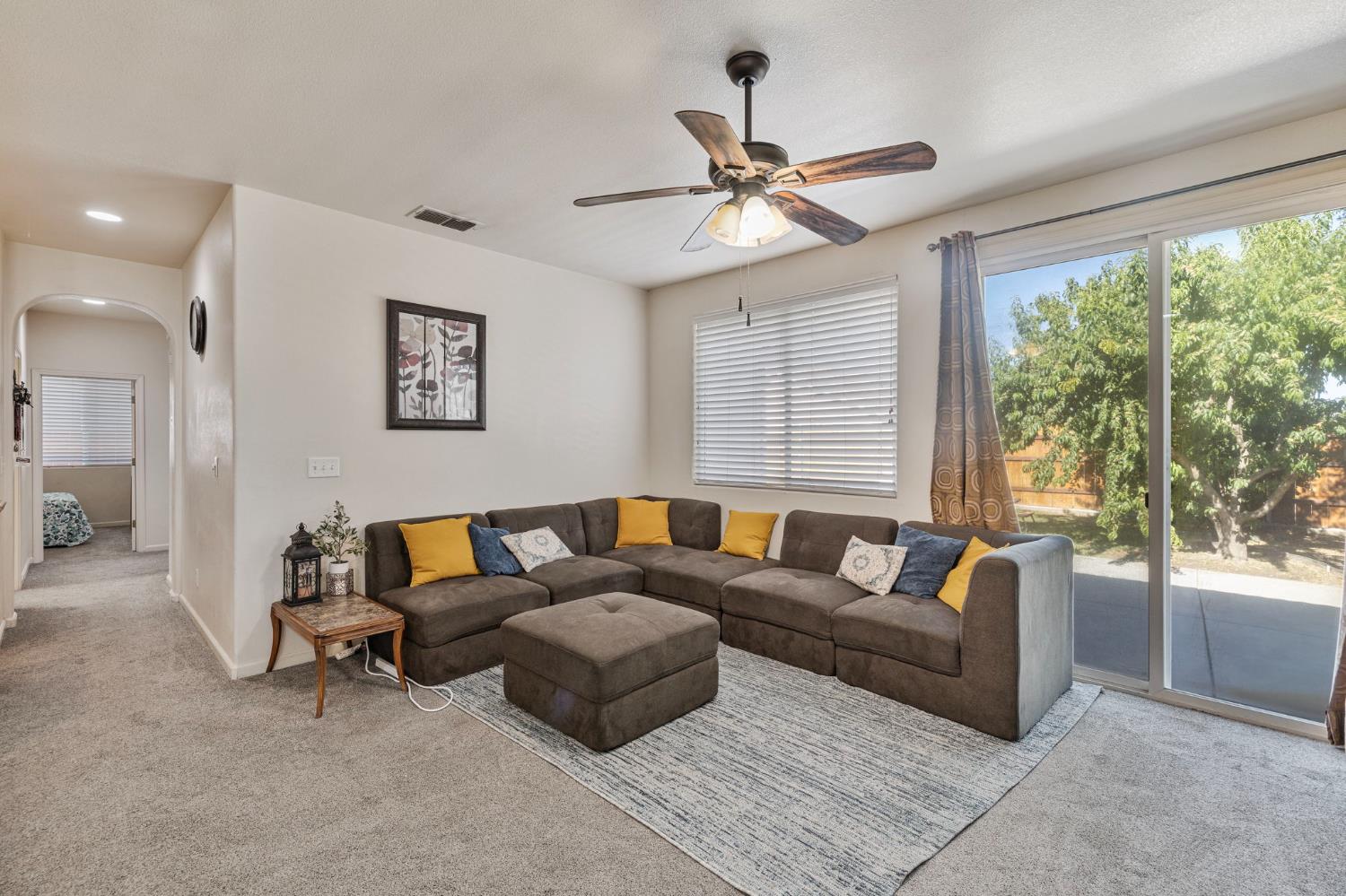 Detail Gallery Image 6 of 25 For 2081 Tangerine Ave, Madera,  CA 93637 - 3 Beds | 2 Baths