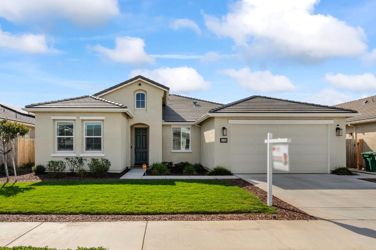Detail Gallery Image 2 of 38 For 1125 Pearl Dr, Los Banos,  CA 93635 - 4 Beds | 3 Baths