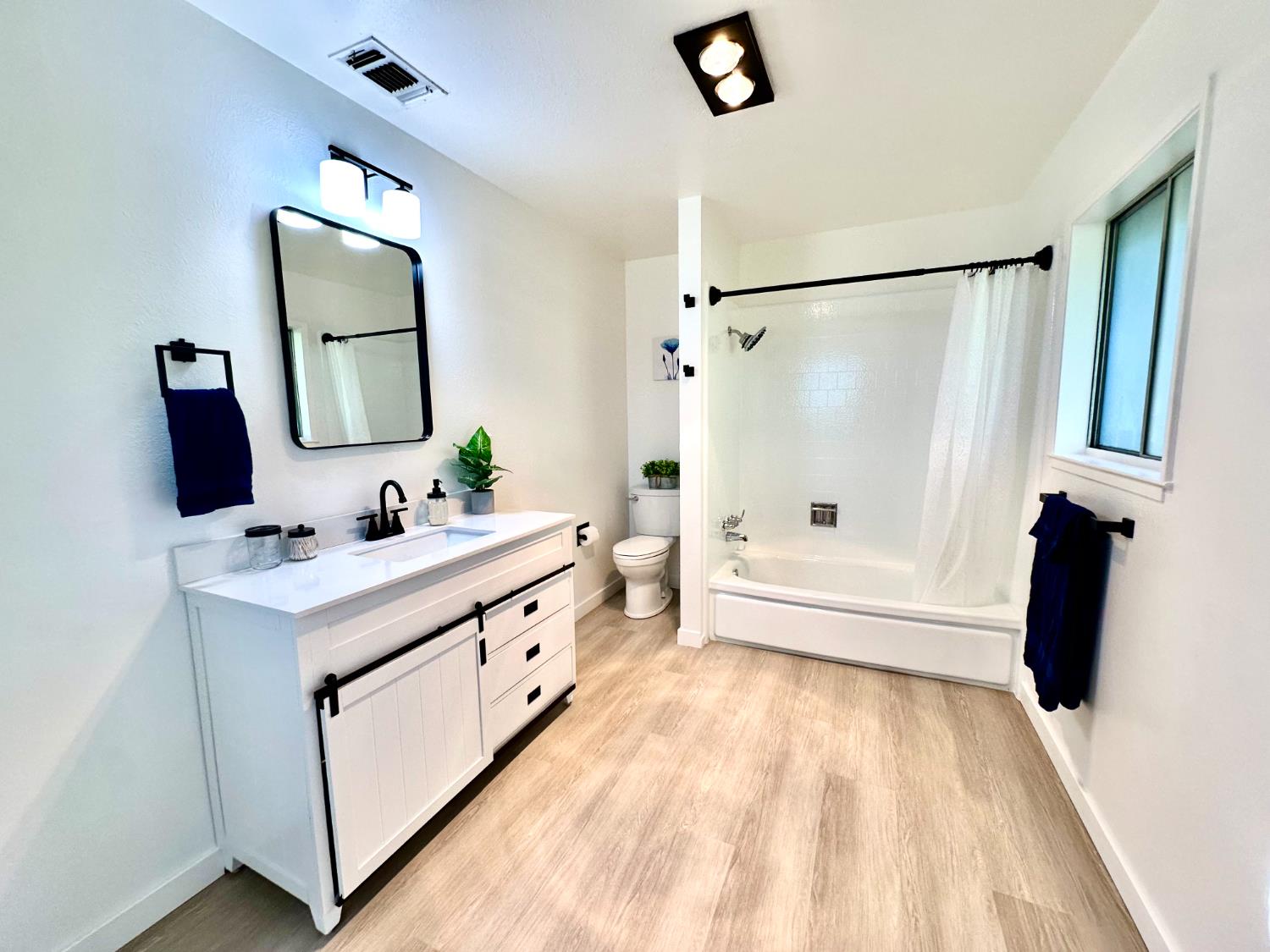 Detail Gallery Image 20 of 41 For 1997 Independence Cemetery Rd, Rail Road Flat,  CA 95257 - 3 Beds | 2 Baths