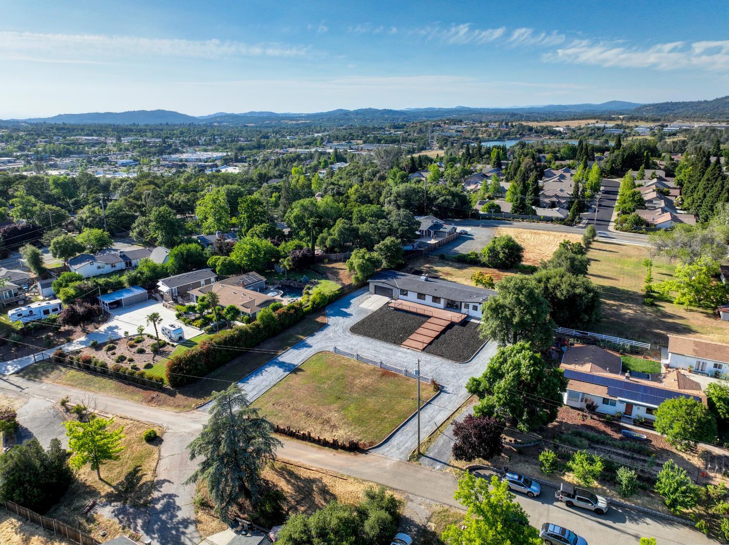 Detail Gallery Image 15 of 96 For 12445 Ladd Ln, Auburn,  CA 95603 - 6 Beds | 3 Baths
