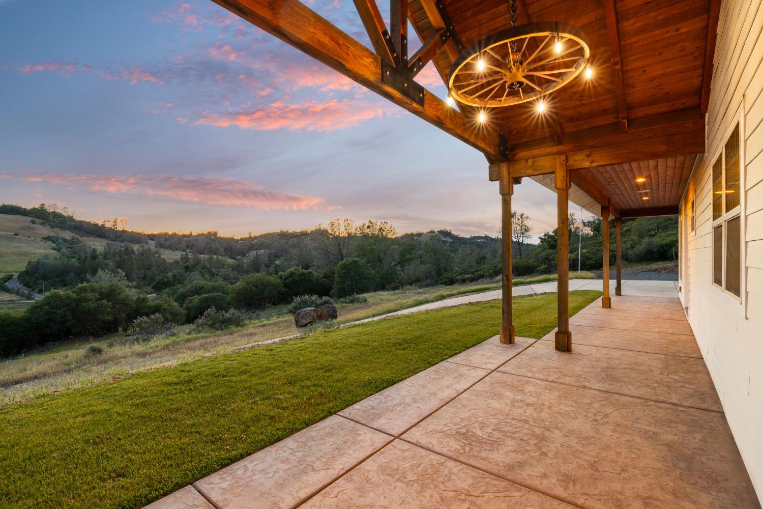 Detail Gallery Image 4 of 77 For 1761 Springvale Rd, Placerville,  CA 95667 - 4 Beds | 3 Baths