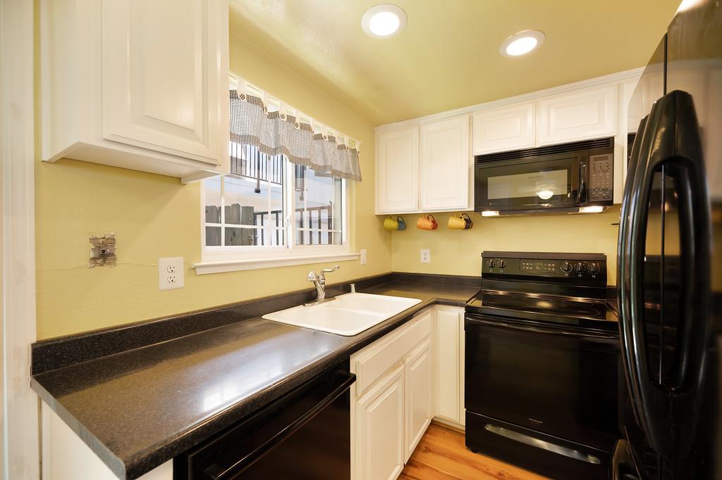 Detail Gallery Image 13 of 34 For 4030 Grover Ct, Carmichael,  CA 95608 - 3 Beds | 2 Baths