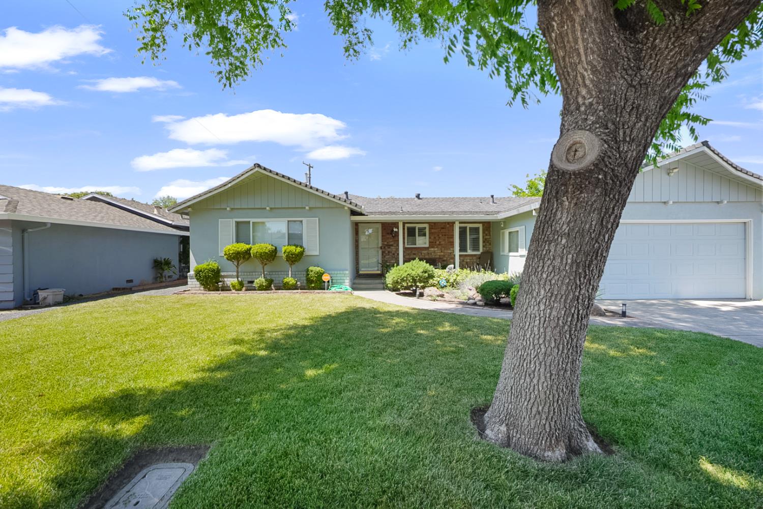 Detail Gallery Image 3 of 29 For 223 E Yorkshire Dr, Stockton,  CA 95207 - 3 Beds | 2 Baths