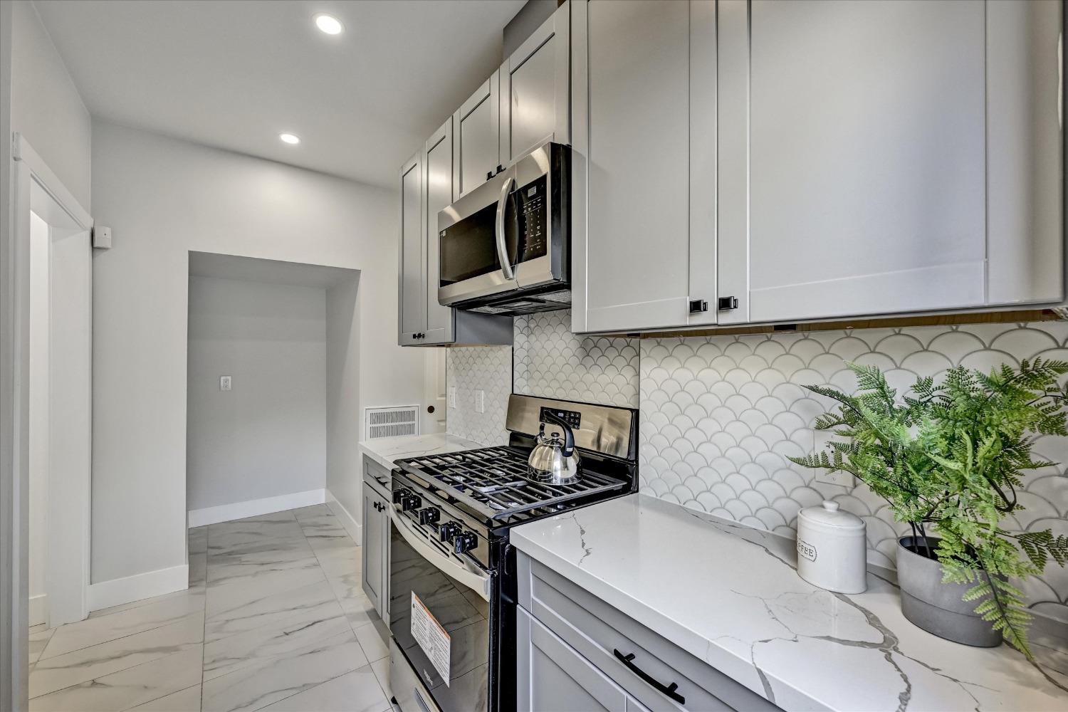 Detail Gallery Image 26 of 32 For 2019 12th St, Sacramento,  CA 95818 - – Beds | – Baths