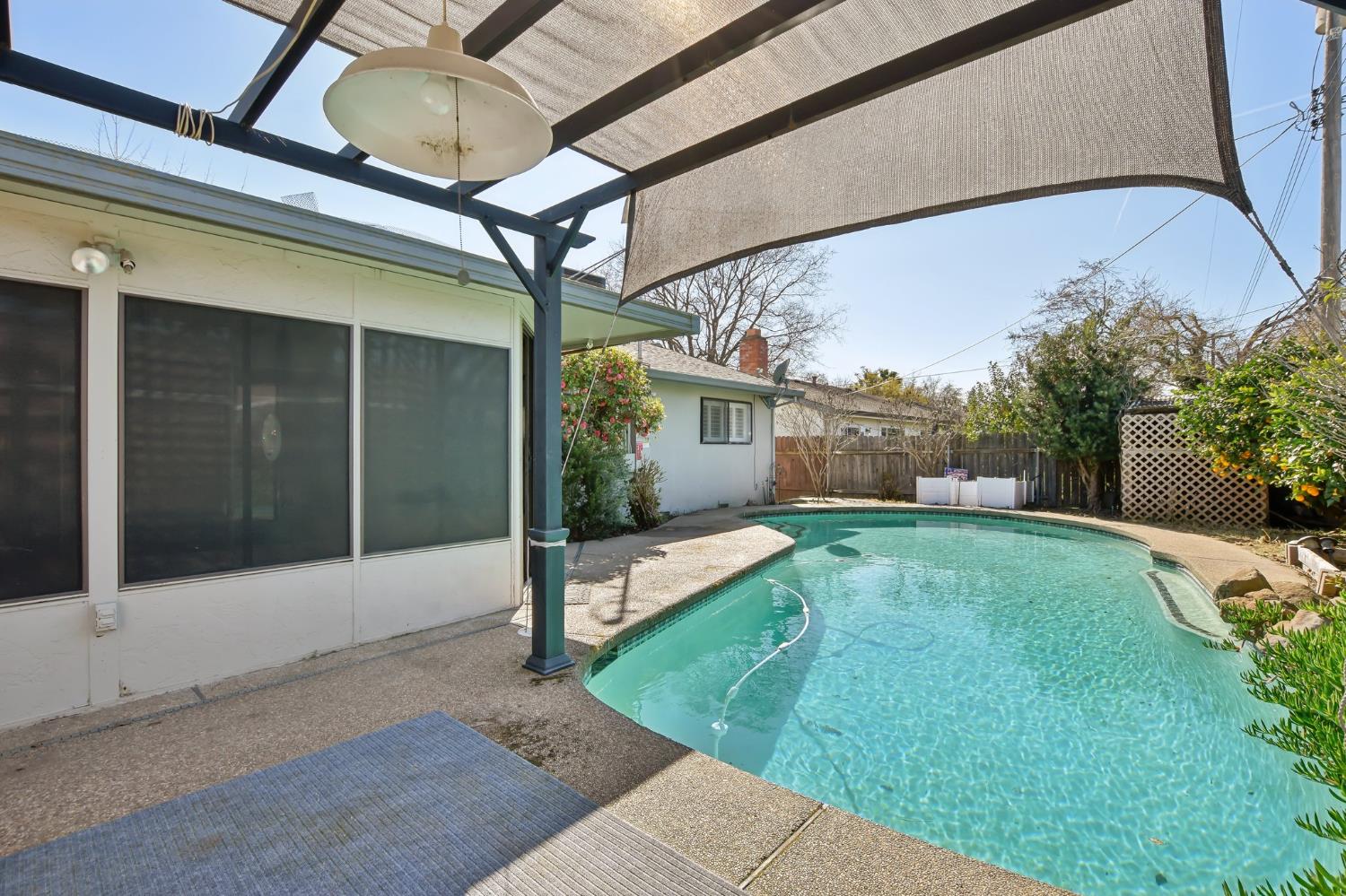 Detail Gallery Image 29 of 31 For 2408 El Lujo Way, Rancho Cordova,  CA 95670 - 3 Beds | 2 Baths